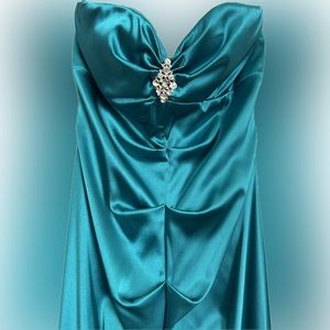 Mermaid strapless dress. Camille la vie size 9.